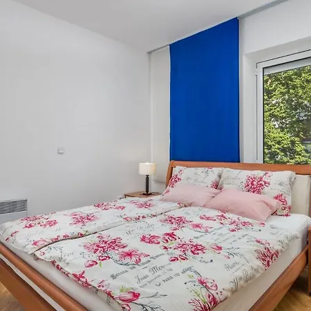 Rona Smokva 3 Apartament