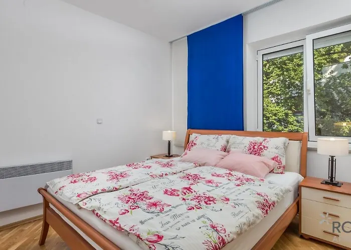 Rona Smokva 3 アパート